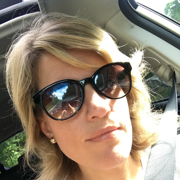 Meet your Posher, Cortnie - Picture 1 of 1